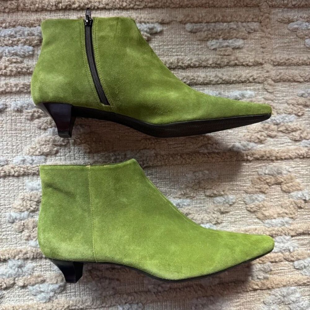 Vintage Unisa Wilbur Chartreuse Suede Kitten Heel Boots Size 8.5B